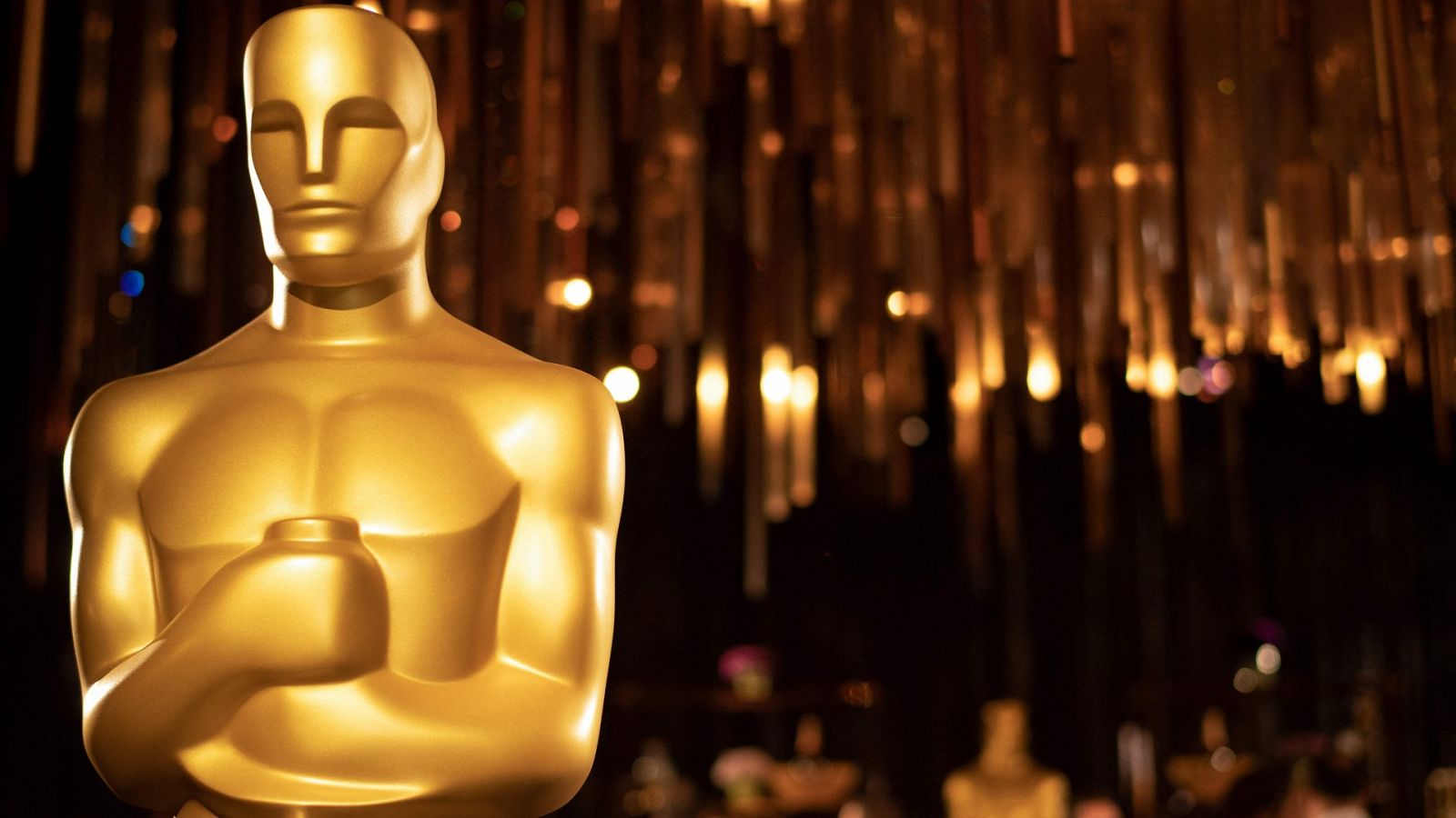 Una estatua de un Oscar en el teatro Dolby en Los Ángeles (California).