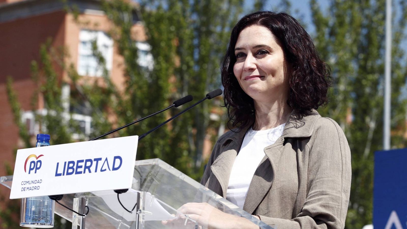 La presidenta de la Comunidad de Madrid y candidata del PP a la reelección, Isabel Díaz Ayuso, durante un acto electoral este domingo en Las Rozas (Madrid)
