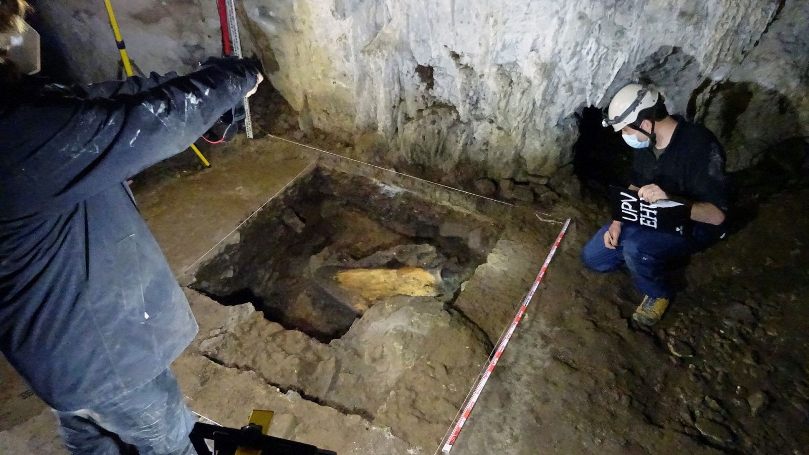 Arqueólogos españoles, tras las huellas de los cazadores de mamuts en Francia