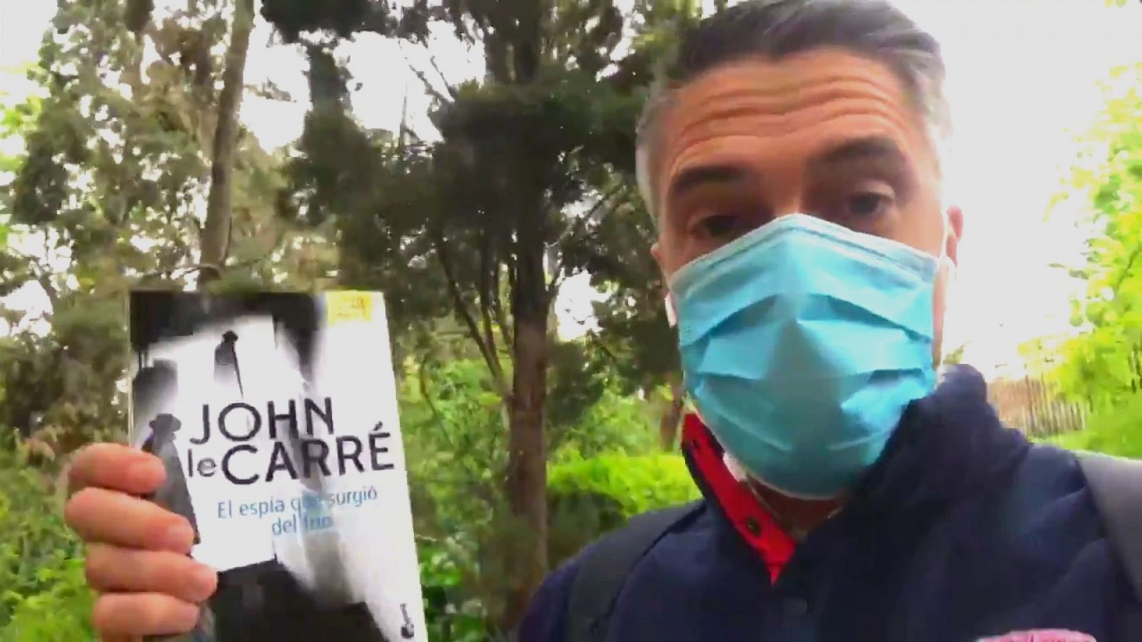 Carlos Franganillo sigue la cadena de recomendaciones del Telediario con un libro de John Le Carré