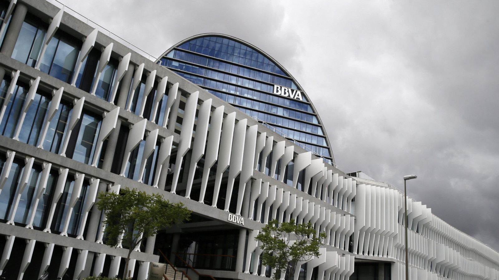 La sede del BBVA, entidad que prepara un ERE para 3.800 trabajadores en España