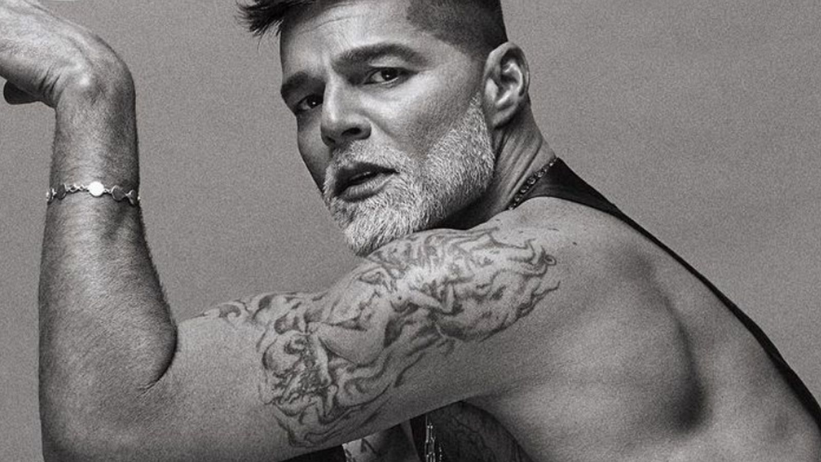 Ricky Martin rompe barreras con su posado más sexy