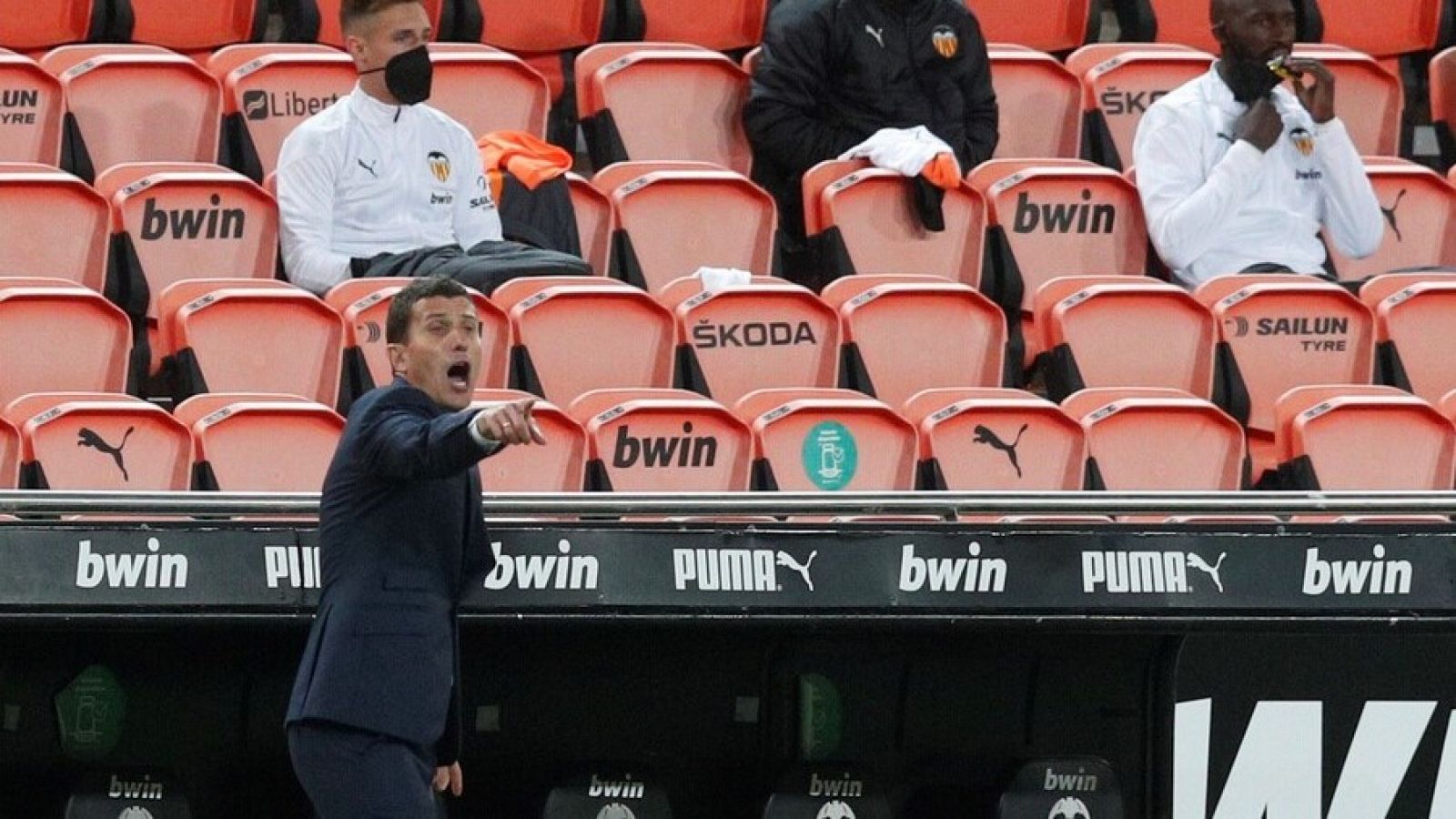 Imagen de Javi Gracia durante el último partido del Valencia en Liga.