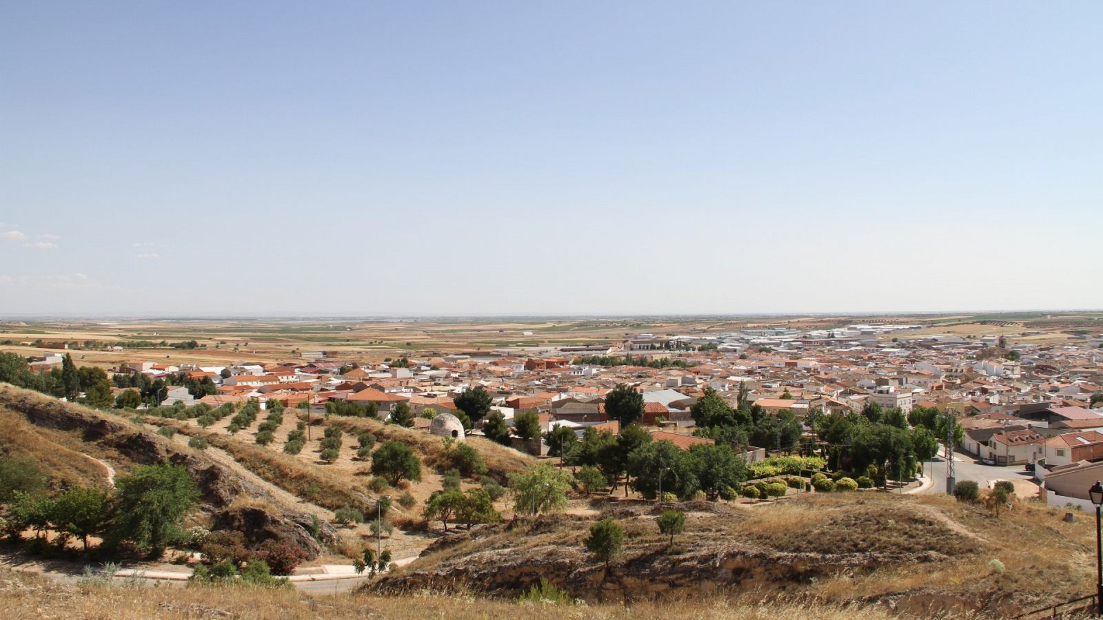 Paisaje de un pueblo del centro de La Mancha en una imagen de archivo