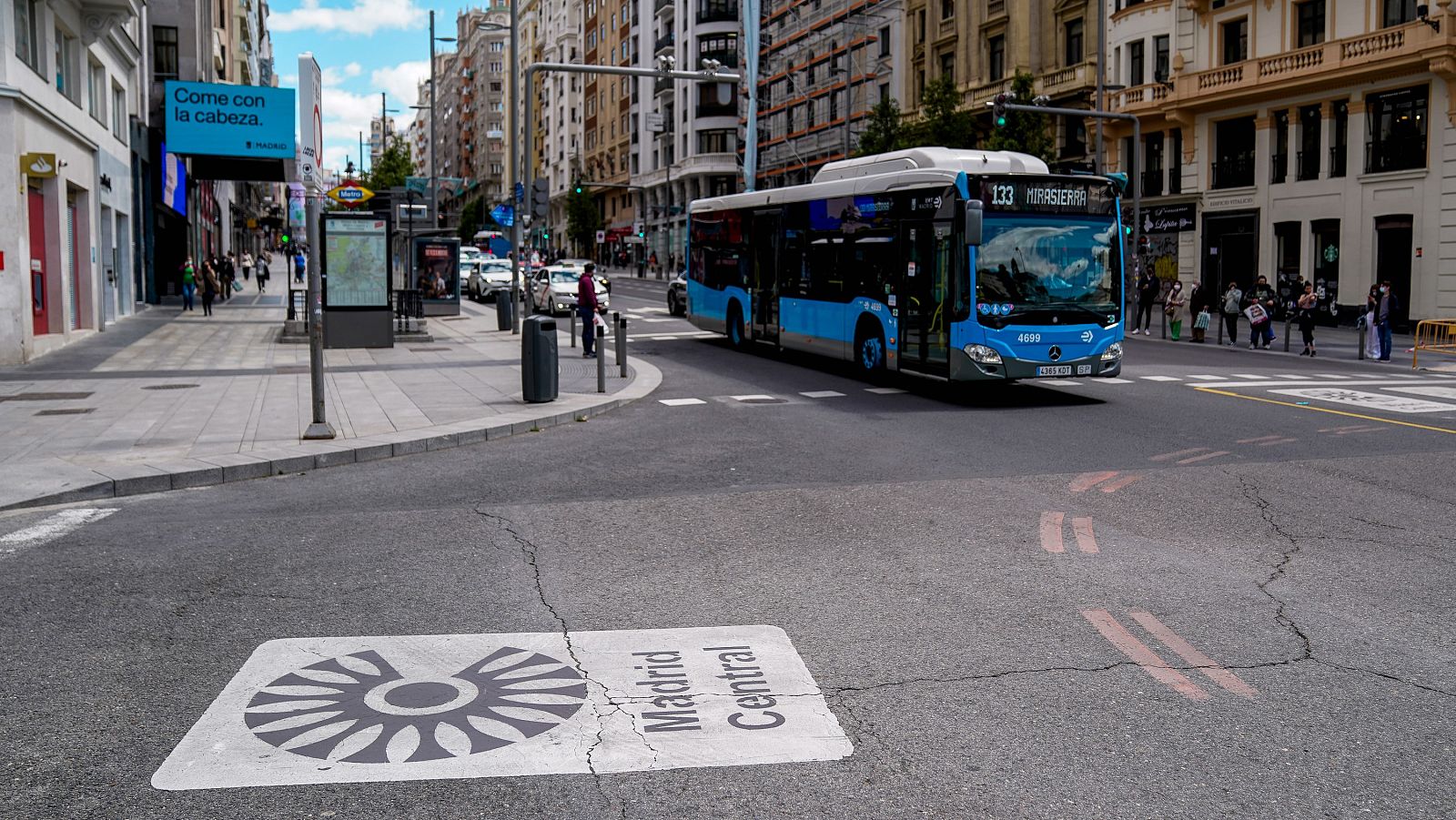Señal de Madrid Central sobre una de las calles madrileñas.