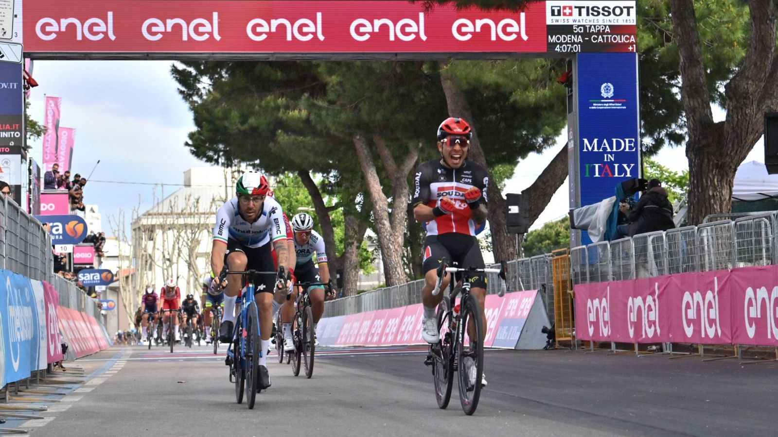 Caleb Ewan gana la quinta etapa del Giro de Italia