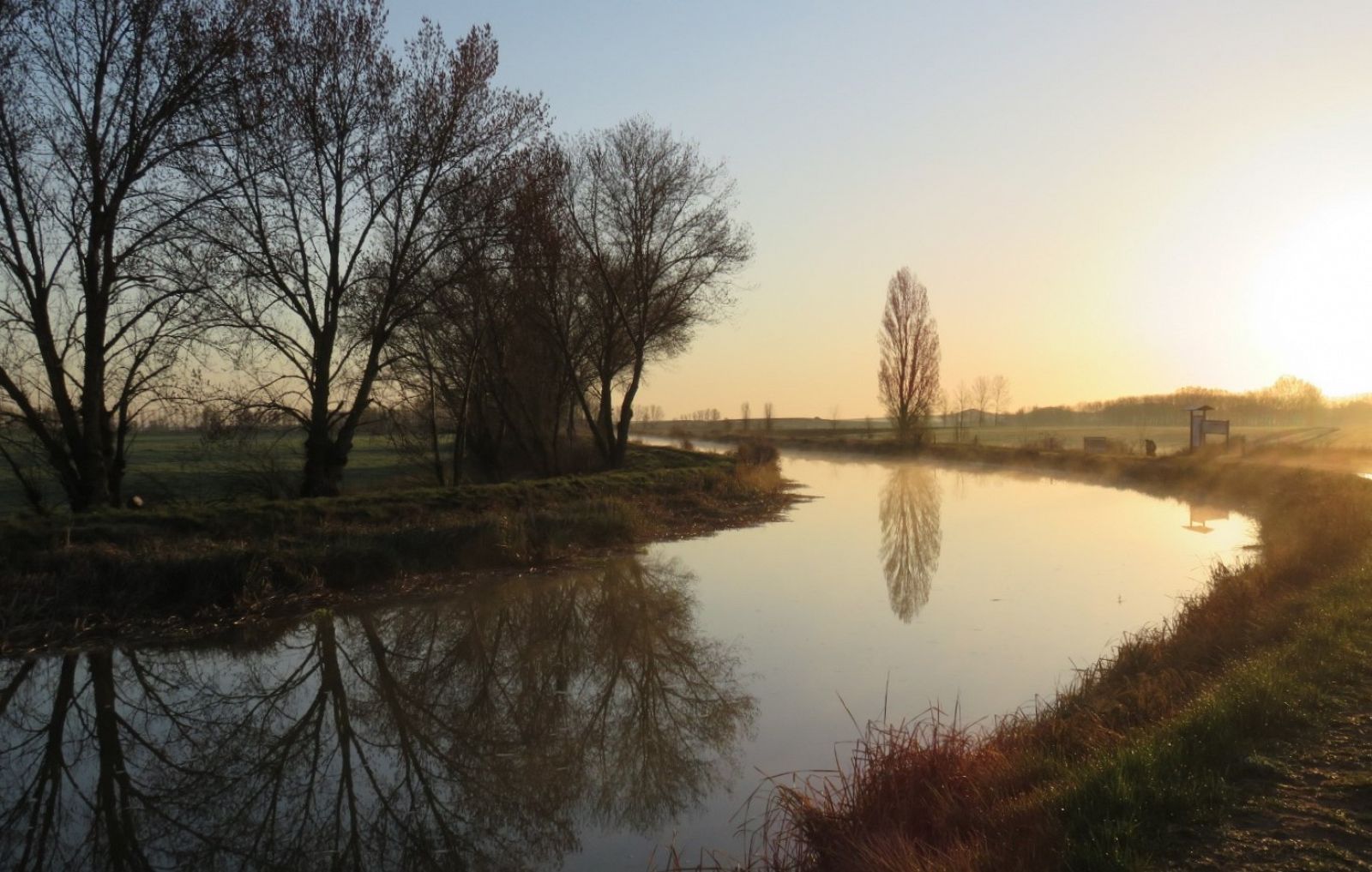 Canal de Castilla al atardecer