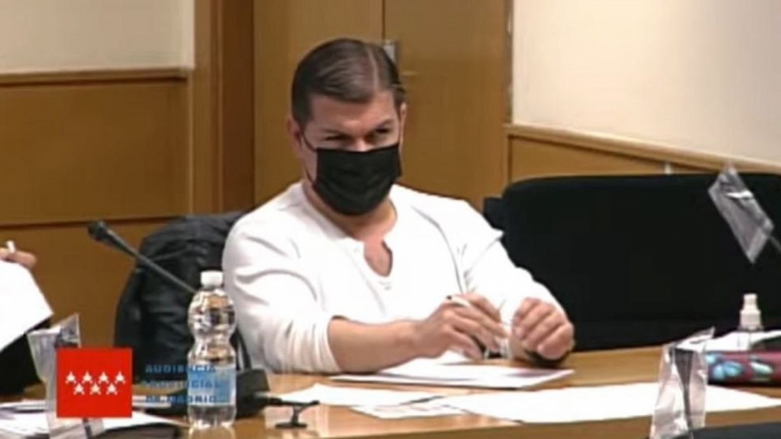 Captura de video del acusado César Román, el Rey del cachopo, en una sesión de su juicio