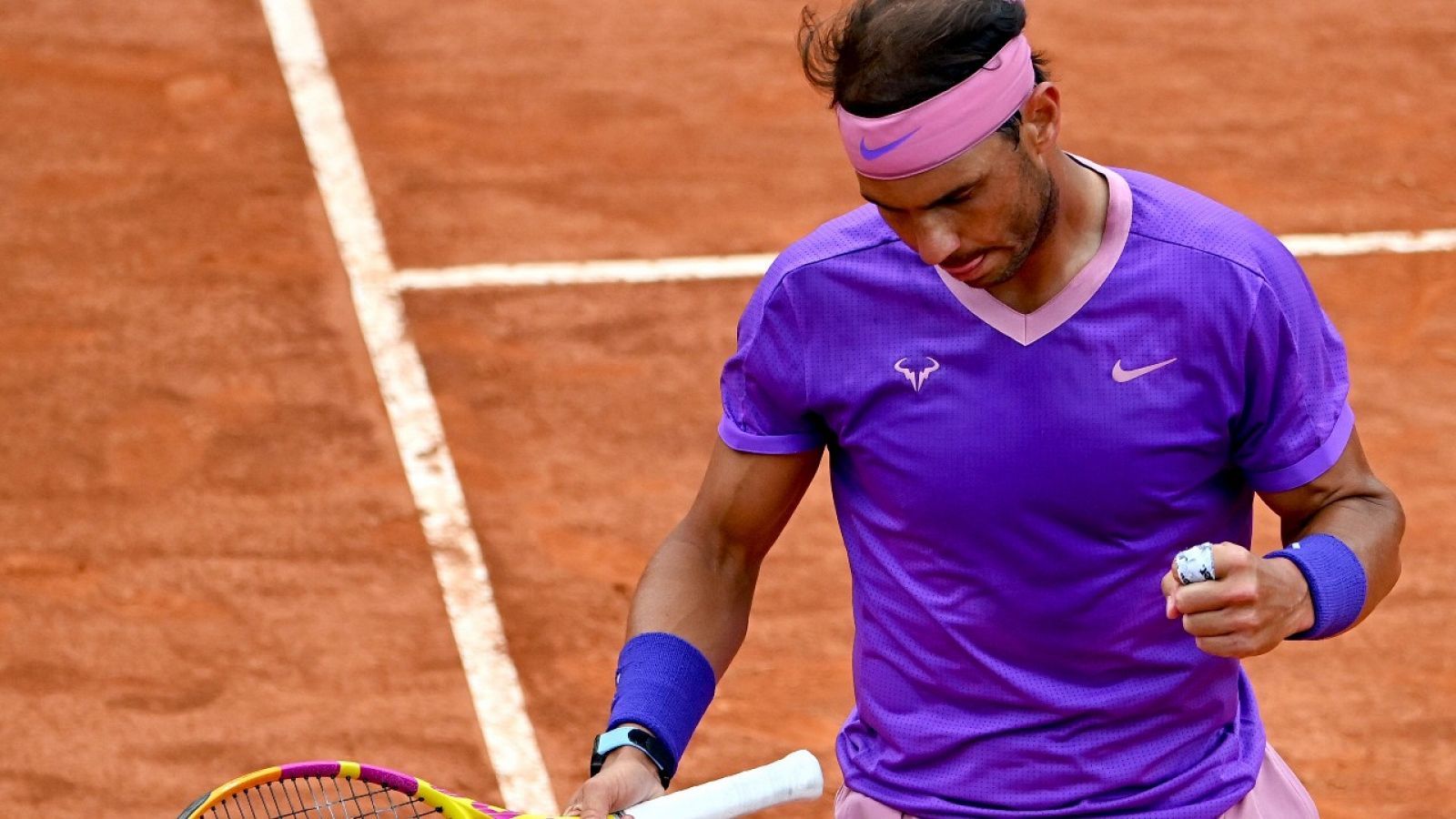 Rafa Nadal celebra un punto en su partido de cuartos de final en Roma ante Alexander Zverev.