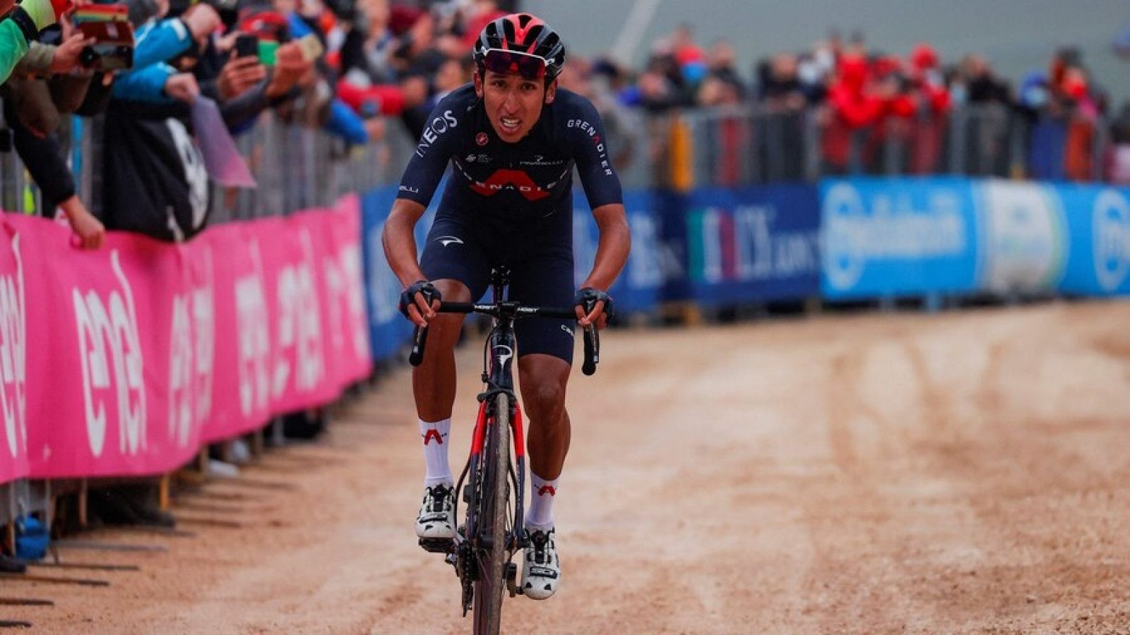 Egan Bernal vuelve a sonreír