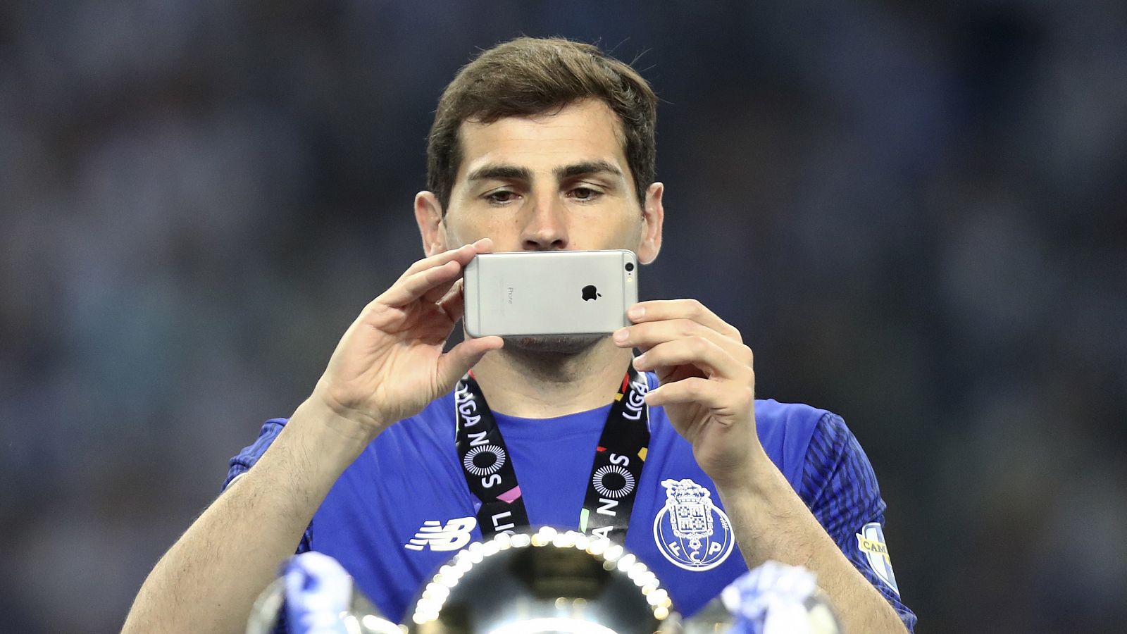 Iker Casillas recibe aplauso por una foto, y no es como te esperas