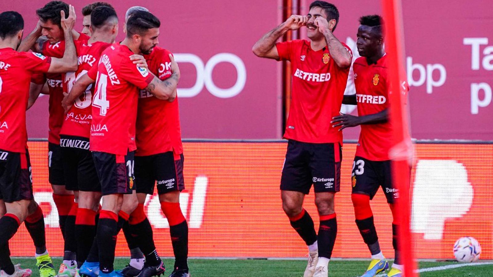 Los jugadores del Mallorca celebran un gol en su último partido