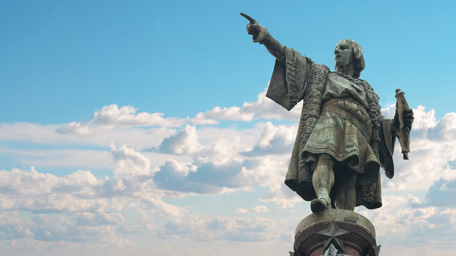 Estatua dedicada a Cristóbal Colón, en la ciudad de Barcelona.