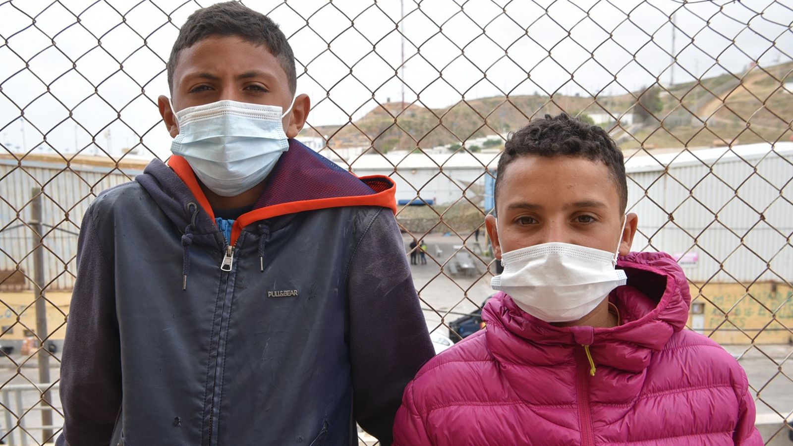 Aiman y Riduan, dos menores no acompañados deambulando en las calles de Ceuta