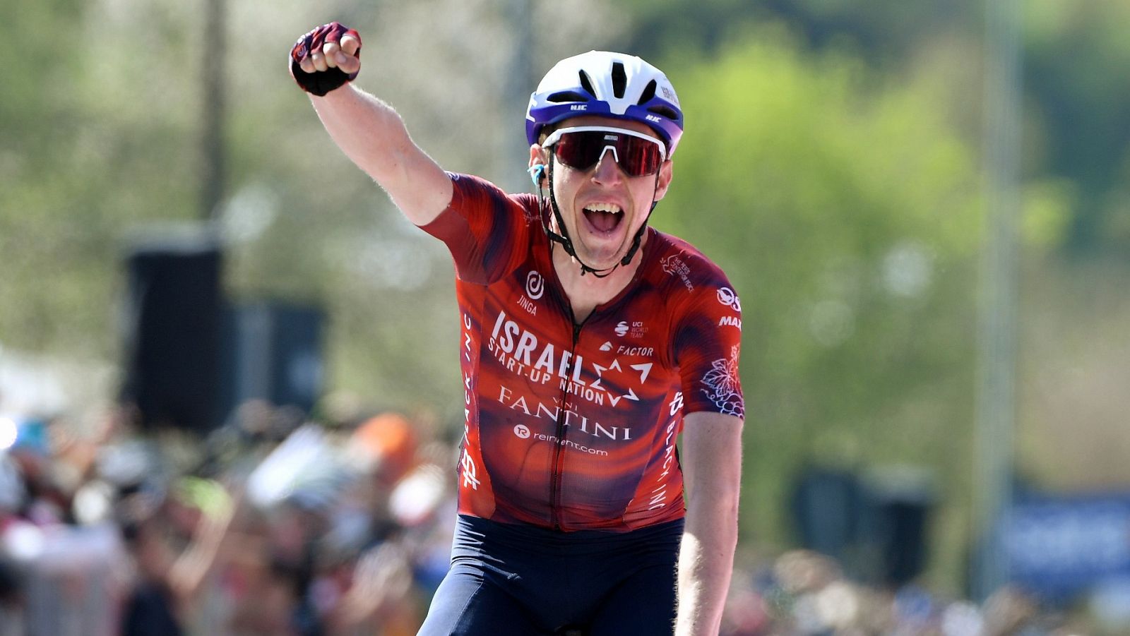Dan Martin gana la etapa 17 del Giro de Italia en Sega Di Ala