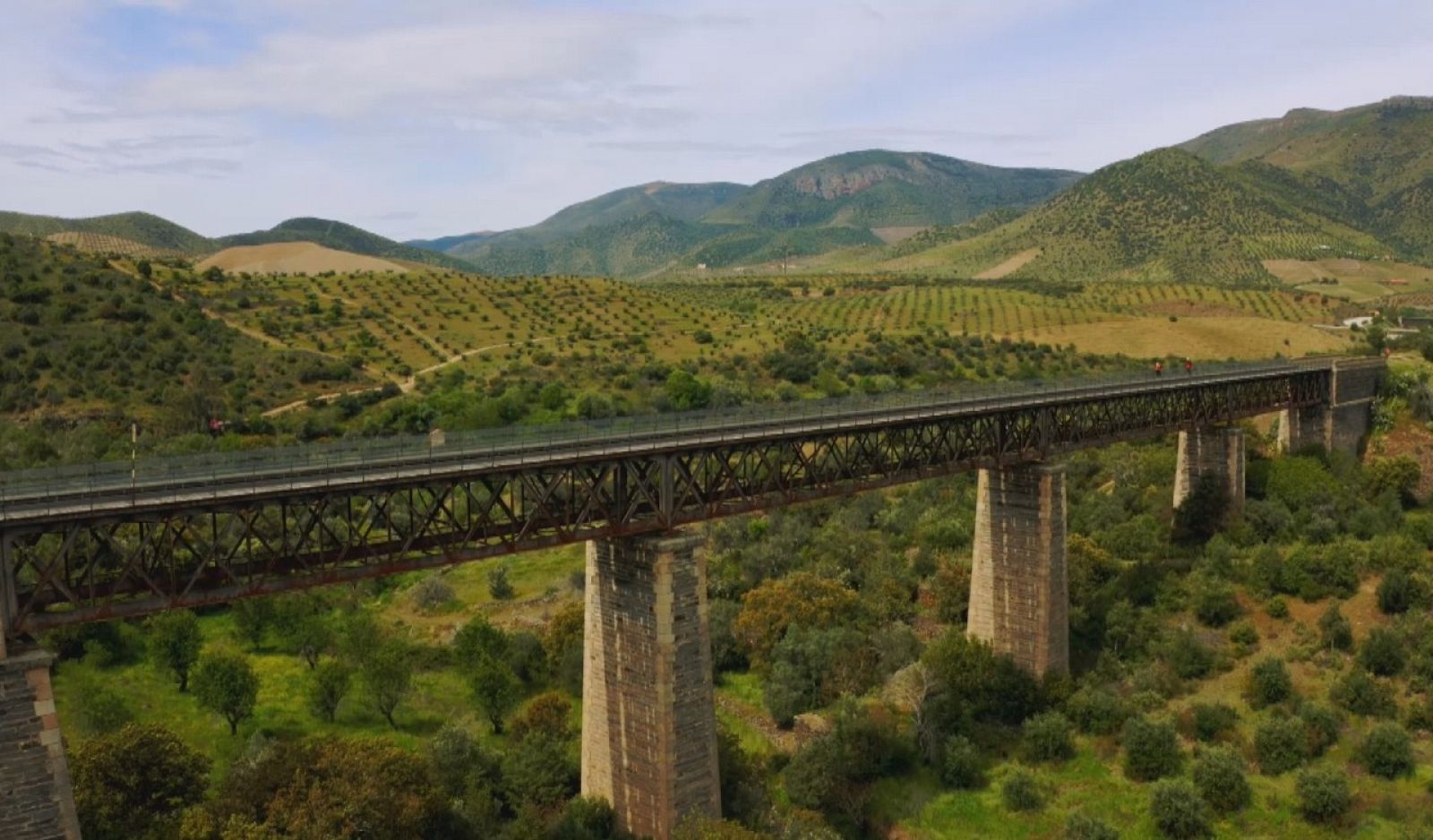 Uno de los diez viaductos del Camino de Hierro