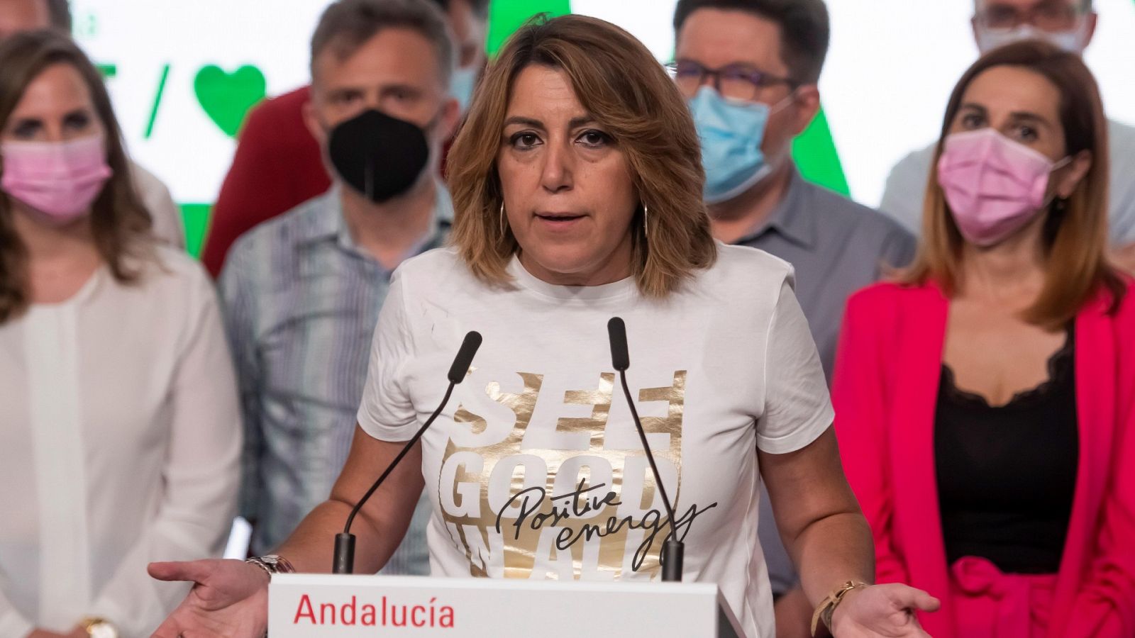 Susana Díaz atiende a los medios de comunicación en la sede del PSOE andaluz en Sevilla