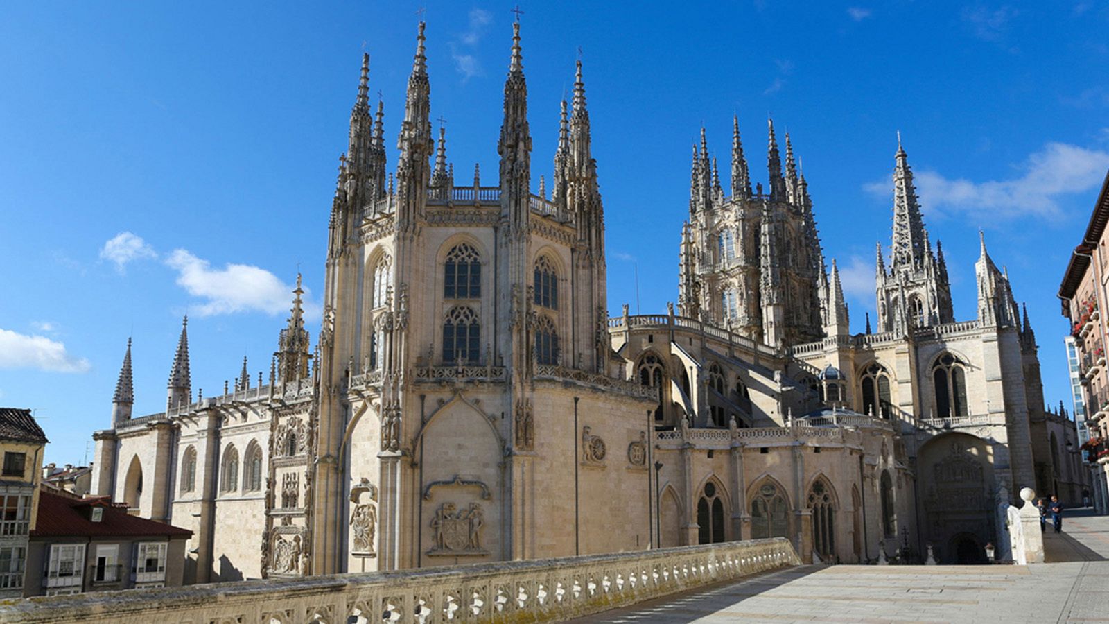 El 20 de julio de 1221 se colocó la primera piedra de la Catedral de Burgos