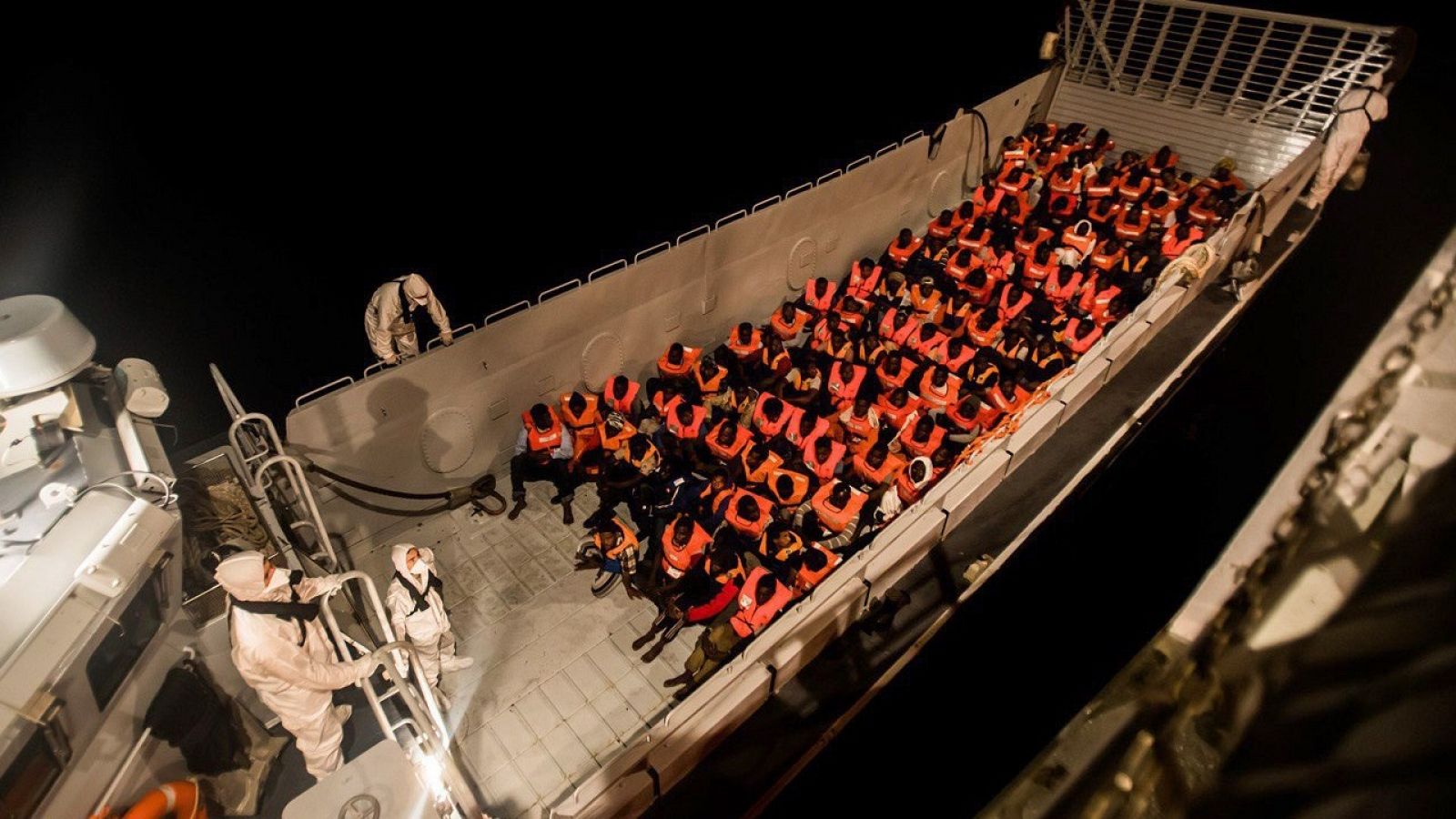 Rescate en alta mar de parte de los 629 migrantes por el barco "Aquarius" el 10 de junio de 2018