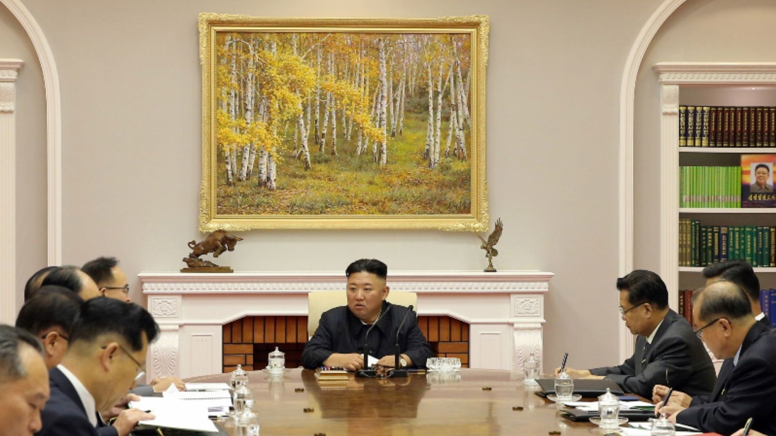El líder norcoreano, Kim Jong-un, durante una reunión en el marco del octavo Comité Central del Partido de los Trabajadores de Corea en Pyongyang.