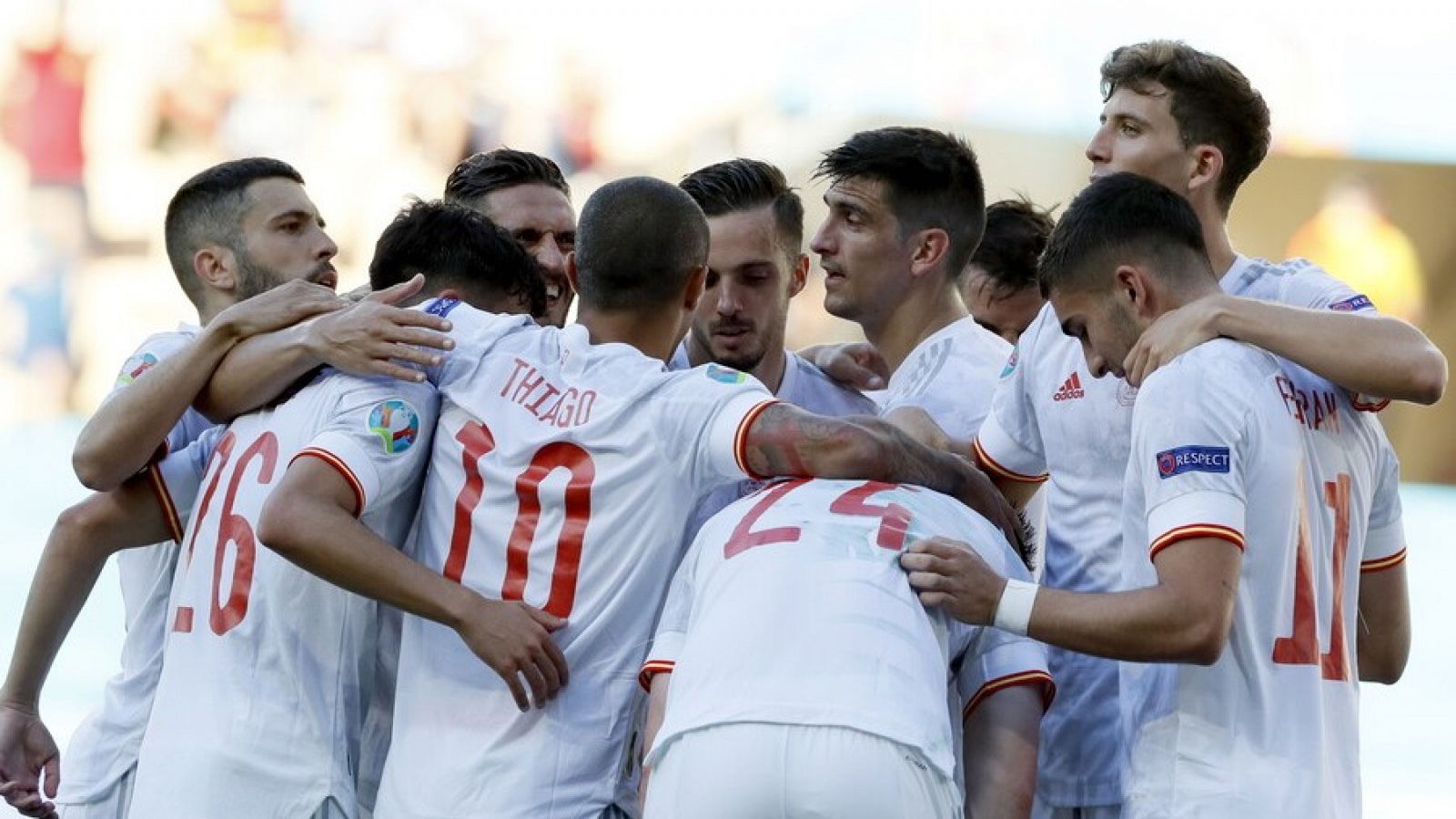 Los jugadores de la Selección española celebran un gol ante Eslovaquia en La Cartuja.