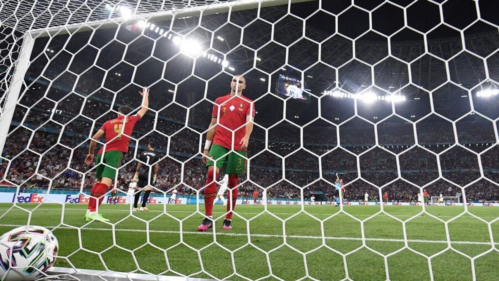 Portugal disputa el último partido del Grupo F de la Eurocopa ante Francia.