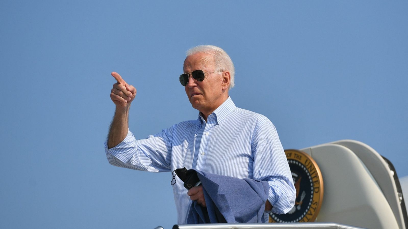 El presidente de Estados Unidos, Joe Biden, antes de partir del aeropuerto Cherry Capital en Traverse City, Michigan, el sábado 3 de julio de 2021.