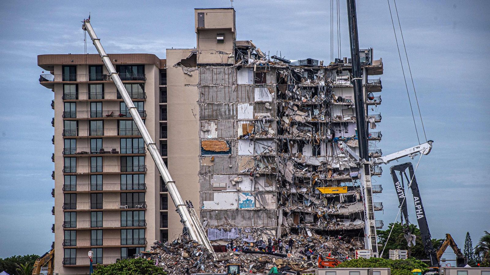 Estado del edificio derrumbado en Miami antes de que fuese demolido de manera controlada