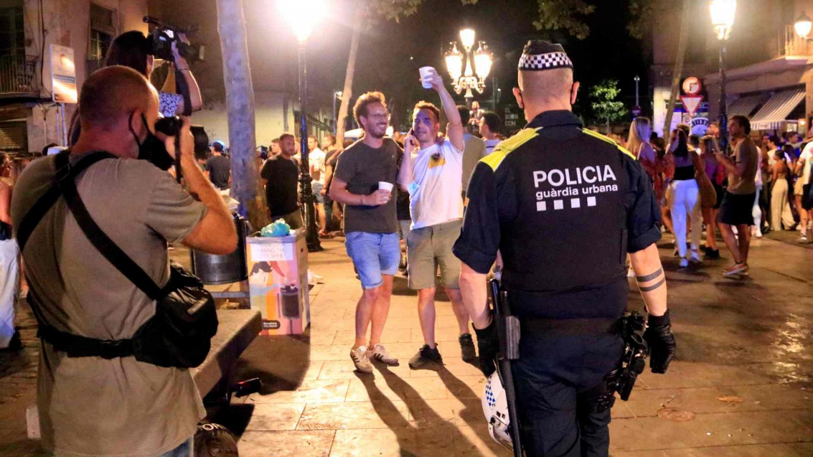 La Generalitat busca evitar els contagis entre els joves amb el nou toc de queda