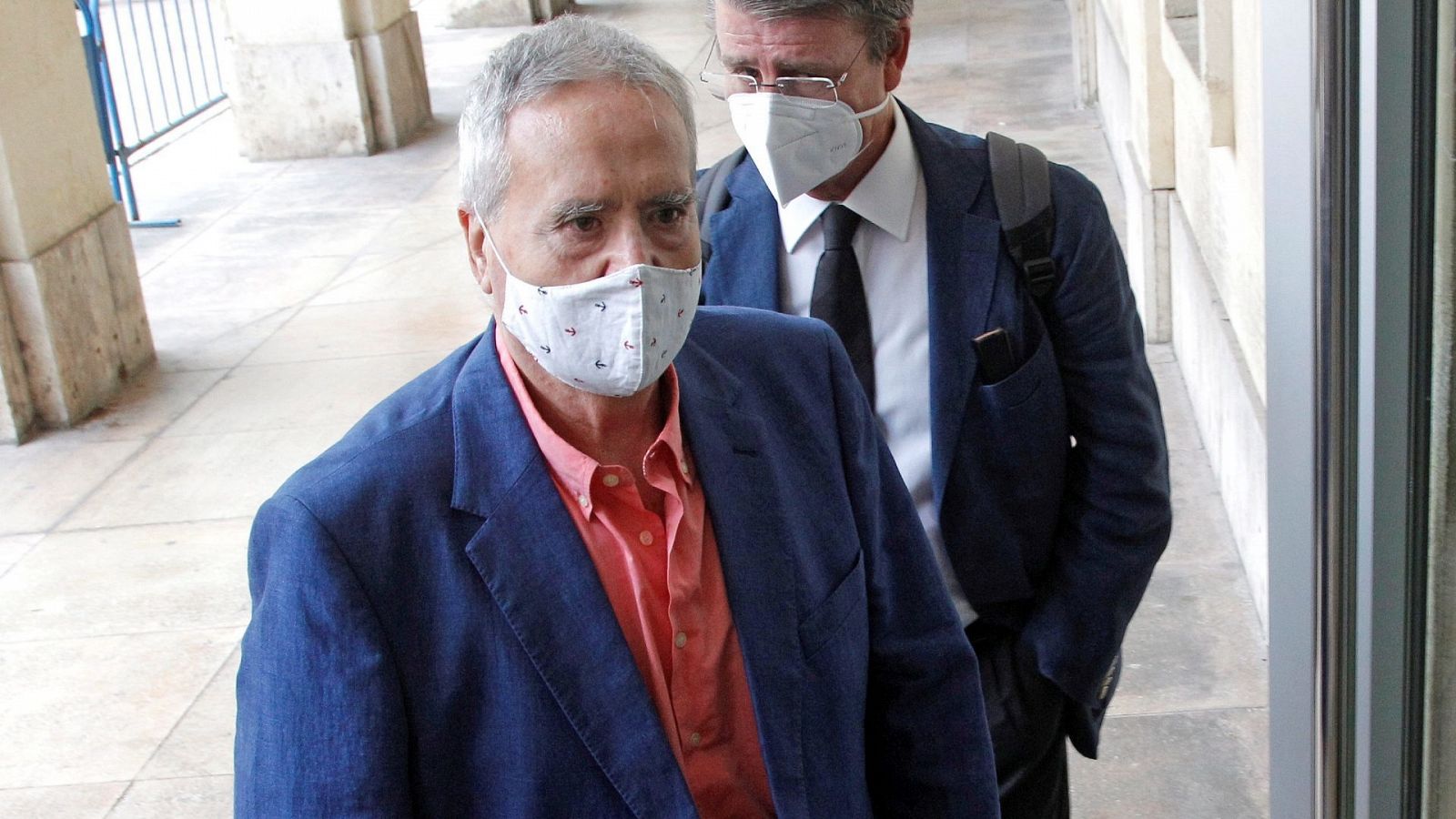 El exalcalde de Alicante, Luis Diaz Alperi, a su llegada a la Audiencia Provincial