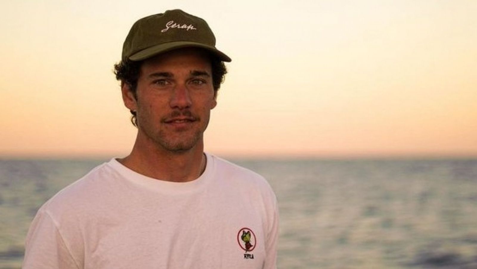 El surfista Óscar Serra en una imagen de archivo.