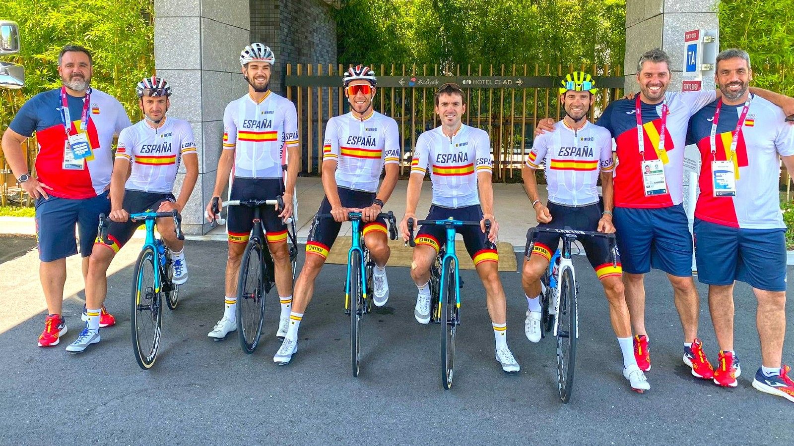 Los ciclistas y el cuerpo técnico de la selección española en Tokyo 2020