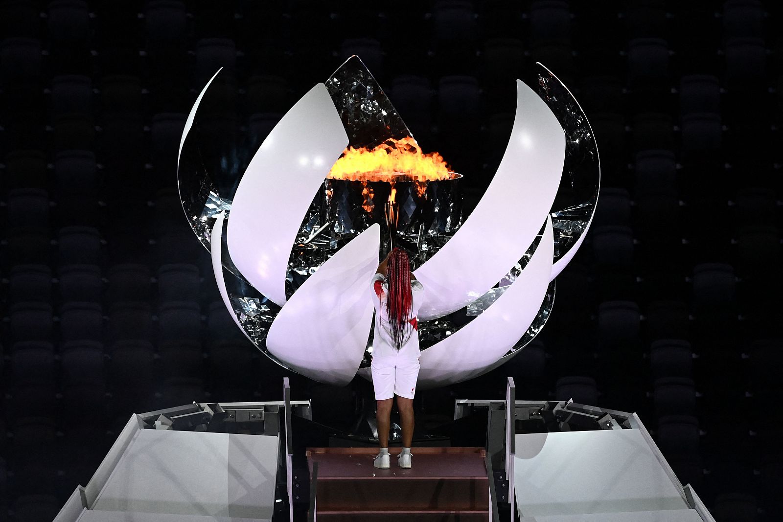 La tenista Nº2 del ránking mundial, la japonesa Naomi Osaka, ha sido la encargada de encender el pebetero olímpico de Tokyo 2020