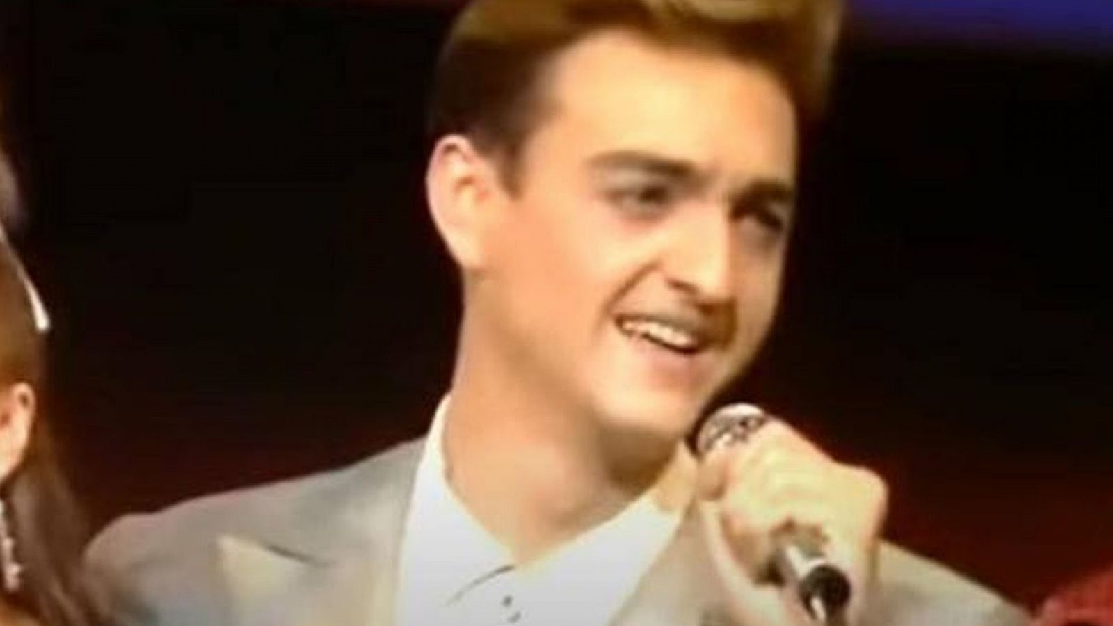 Carmelo Martínez representó a España en el Festival de Eurovisión en 1988 como integrante de La Década Prodigiosa