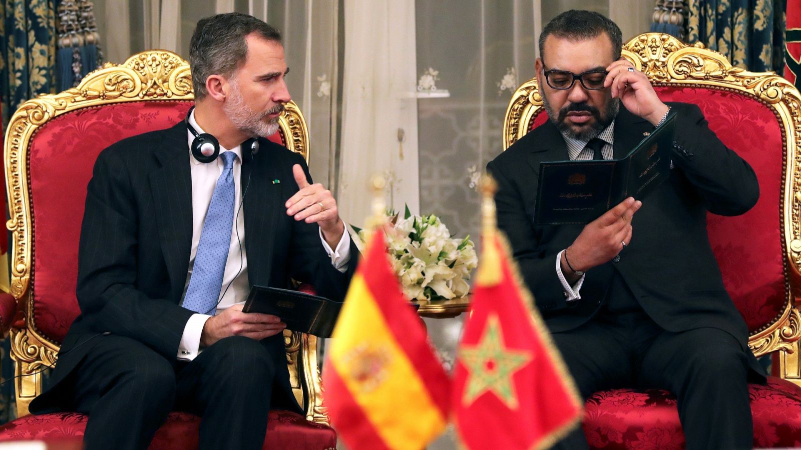 Felipe VI y Mohamed VI durante la firma de acuerdos en el Palacio de Huéspedes Agdal, en Rabat (13/02/2019)