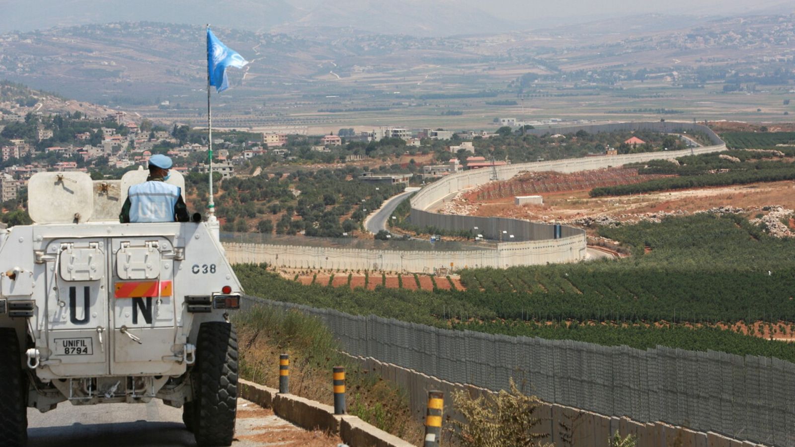 Cascos azules de la ONU en Líbano (UNIFIL) cerca de la frontera entre este país e Israel. REUTERS/Aziz Taher