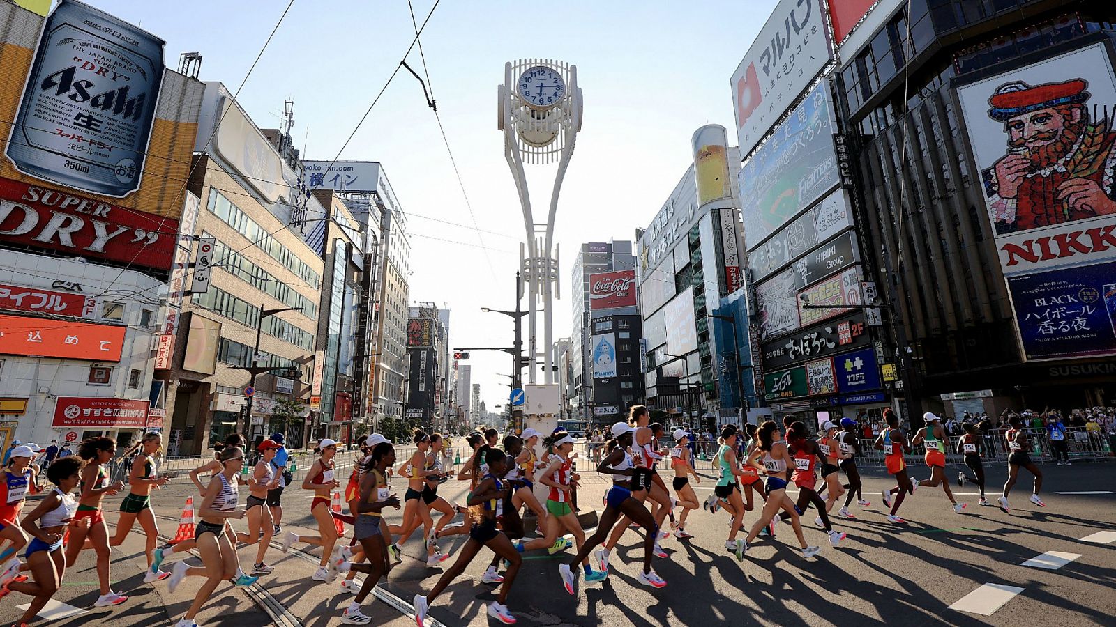 La maratón femenina, por las calles de Tokio.