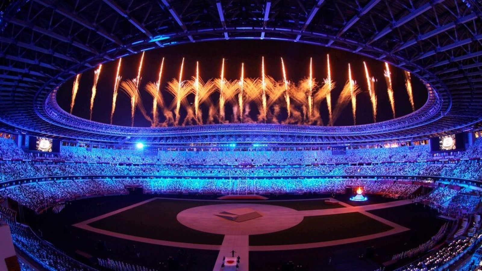 Imagen del estado olímpico de Tokio durante la ceremonia de clausura de los Juegos Olímpicos