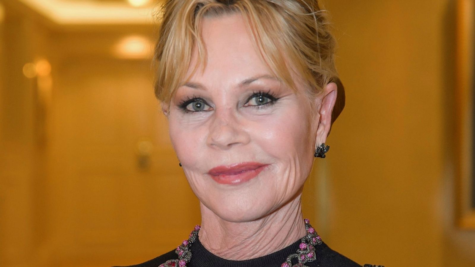 Melanie Griffith recibe una dulce sorpresa de sus hijas, Dakota Johnson y Stella del Carmen, por su cumpleaños