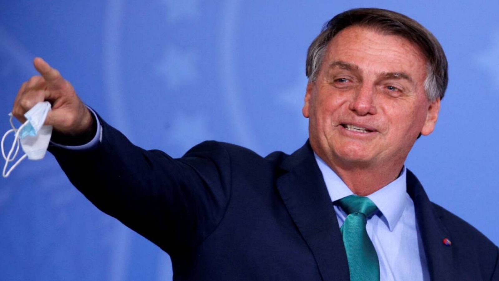 El presidente de Brasil, Jair Bolsonaro, reacciona durante una ceremonia en el Palacio Planalto en Brasilia, Brasil, el 5 de agosto de 2021. 