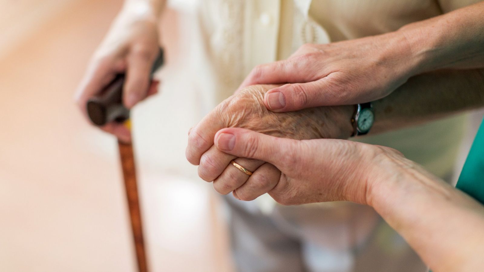Sanidad quiere atajar el repunte de contagios en residencias de mayores