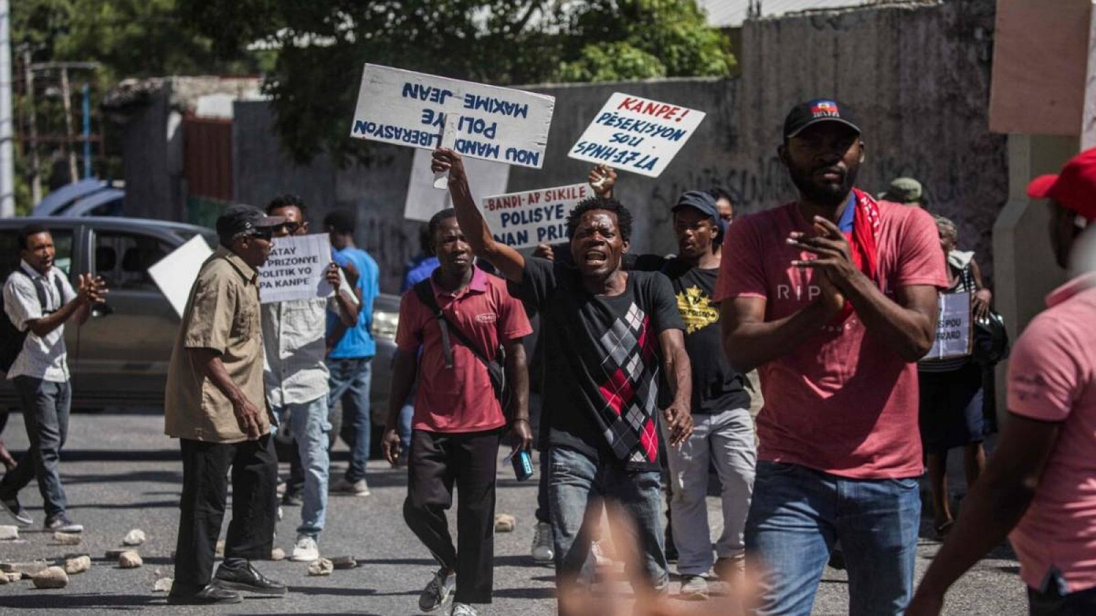 Los haitianos se manifiestan en Puerto Príncipe el 10 de agosto de 2021. 