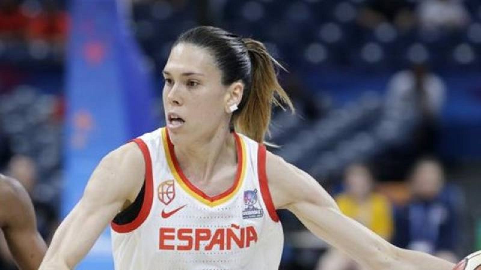 Imagen de archivo de Anna Cruz con la camiseta de la selección española de baloncesto. 
