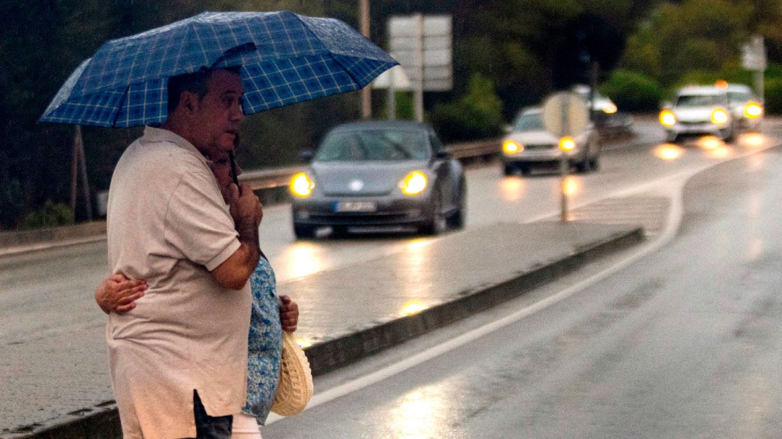 El nivel naranja se activa cuando se prevén tormentas muy organizadas y generalizadas, con riesgo de que se puedan registrar lluvias o vientos localmente muy fuertes