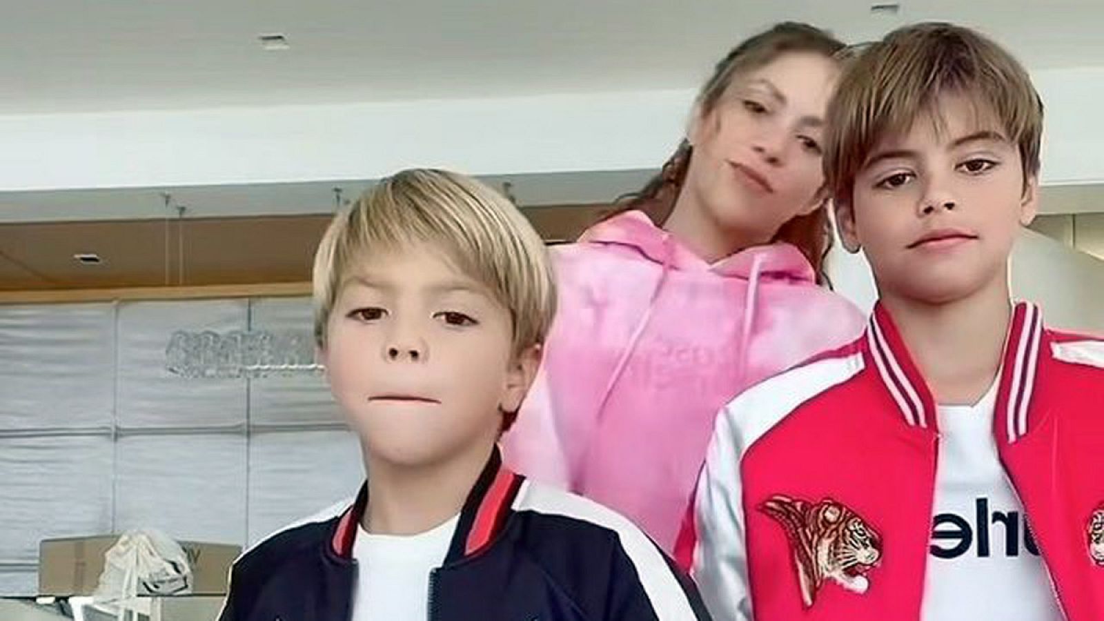Shakira posa con Milan y Sasha, los hijos que tiene con Gerard Piqué