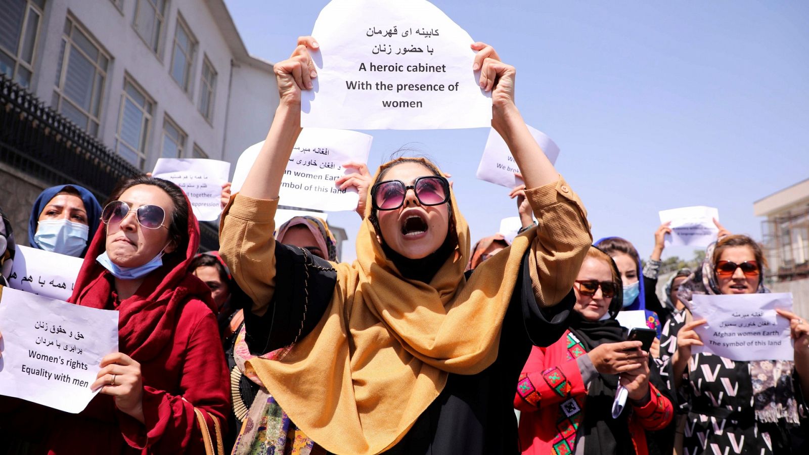 Un grupo de mujeres se manifiesta en Kabul