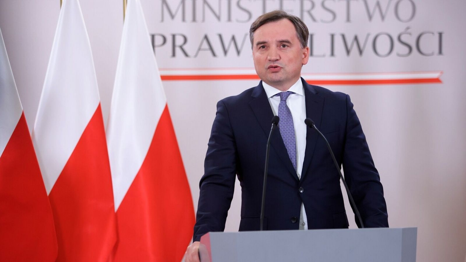El ministro de Justicia de Polonia, Zbigniew Ziobro, critica la petición de la CE al TJUE de multar a su país por no garantizar la independencia judicial. EFE/EPA/Leszek Szymanski