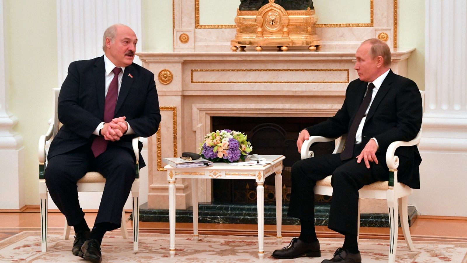 Los presidentes ruso, Vladímir Putin (d), y bielorruso, Alexandr Lukashenko (i), durante su reunión el jueves 9 de septiembre sde 2021 en Moscú.