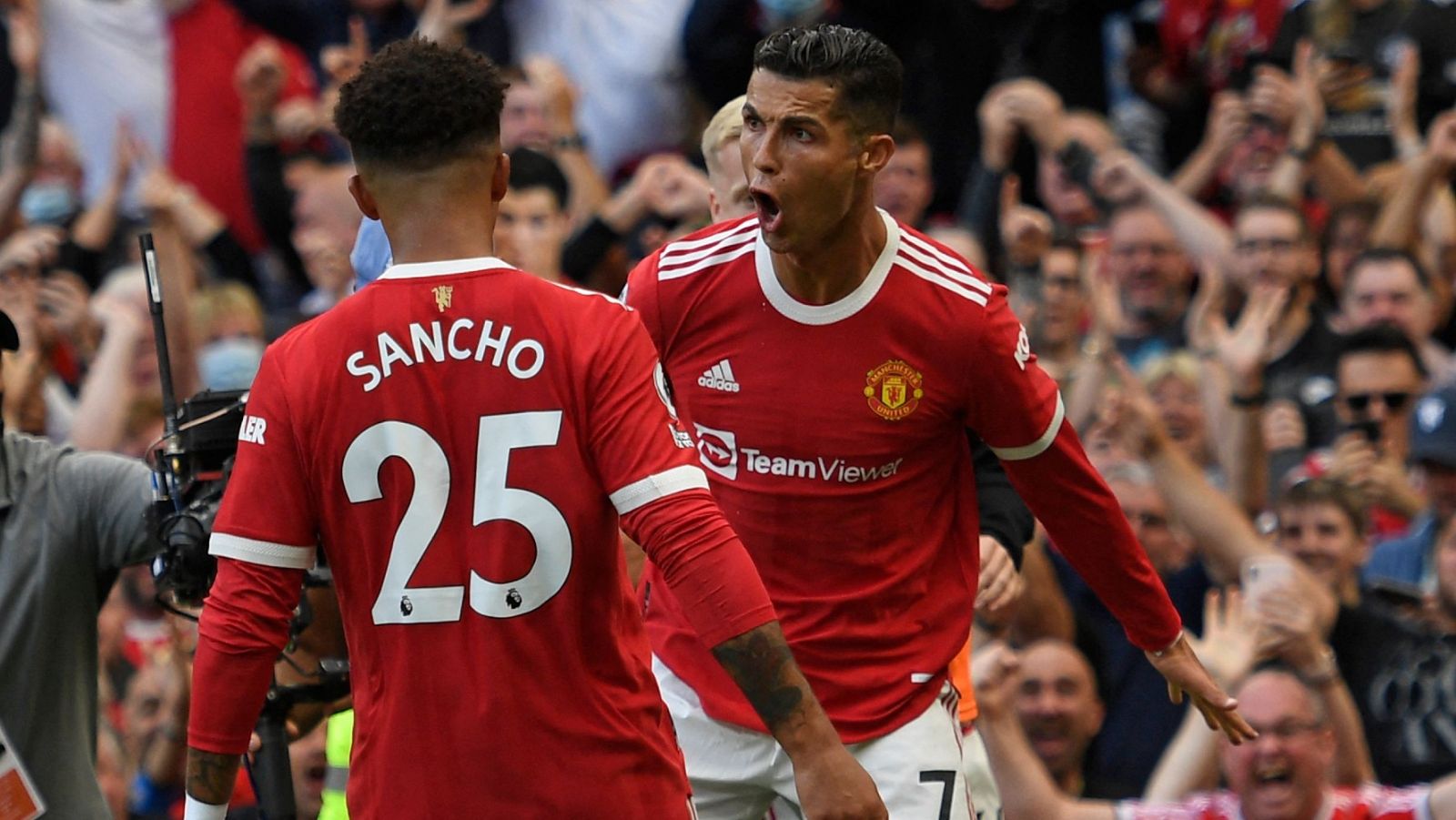 Cristiano Ronaldo celebra uno de sus goles con el United en su regreso a la Premier.