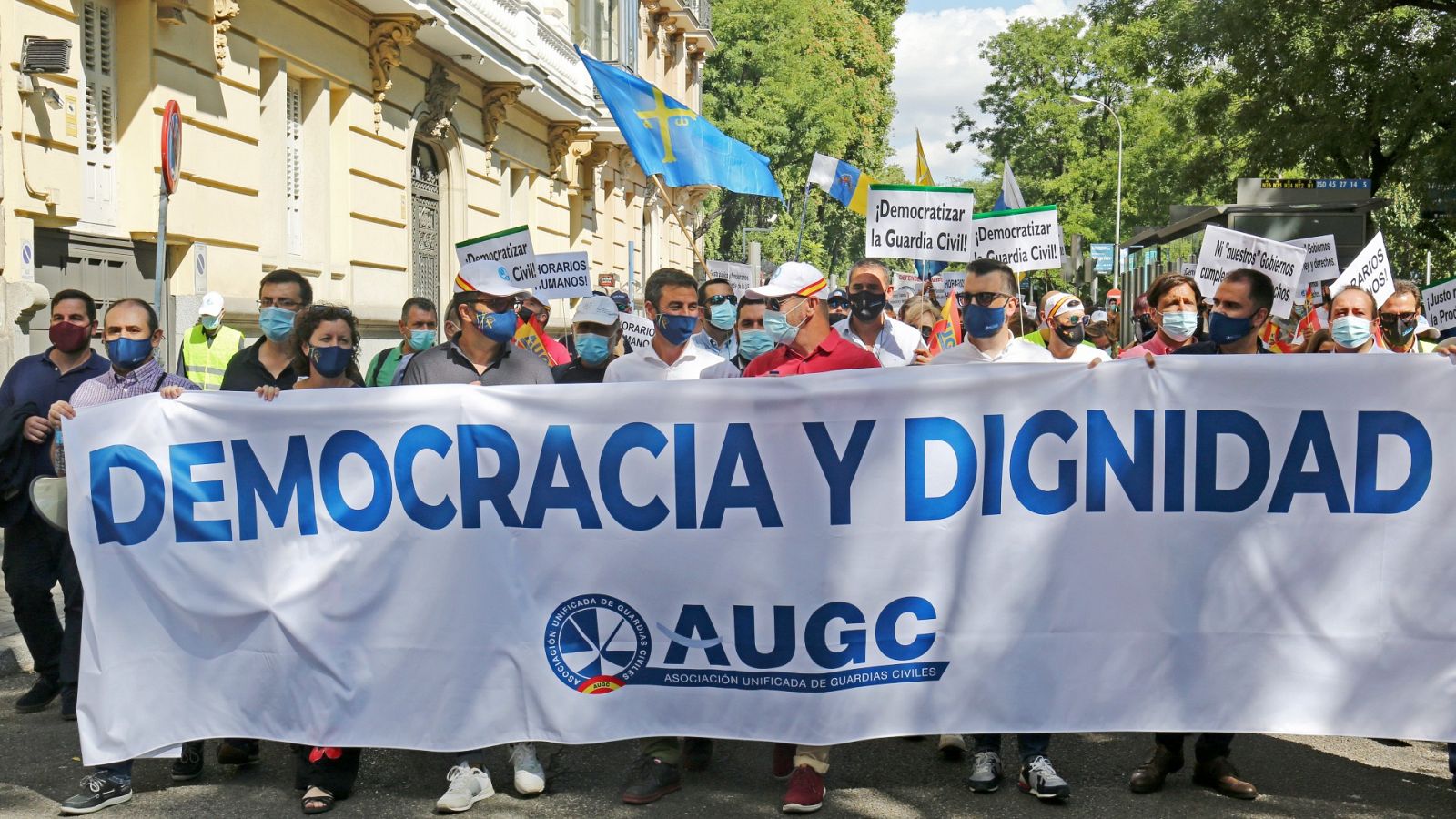 Manifestación en Madrid convocada por la AUGC en protesta por el reparto en concepto de productividad y por la equiparación salarial